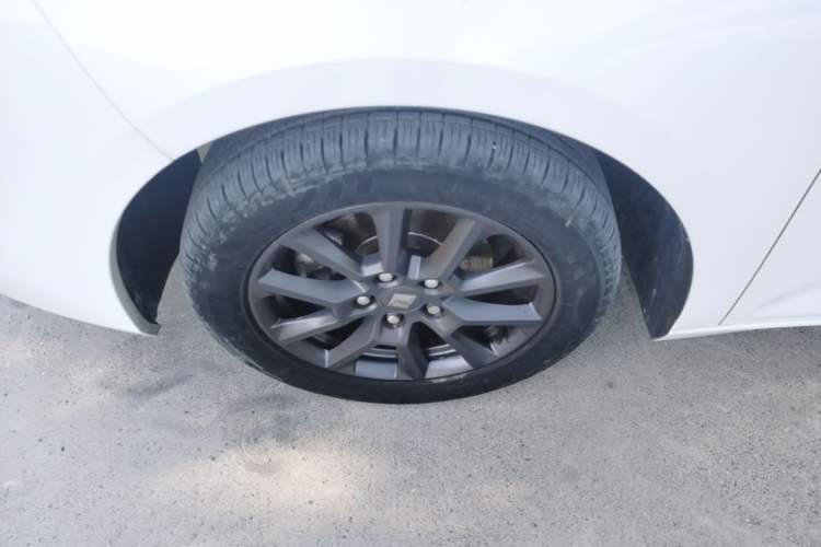Used Baojun RC-5 2020 1.5L CVT Smart Elite Edition Left Front Wheel Hub