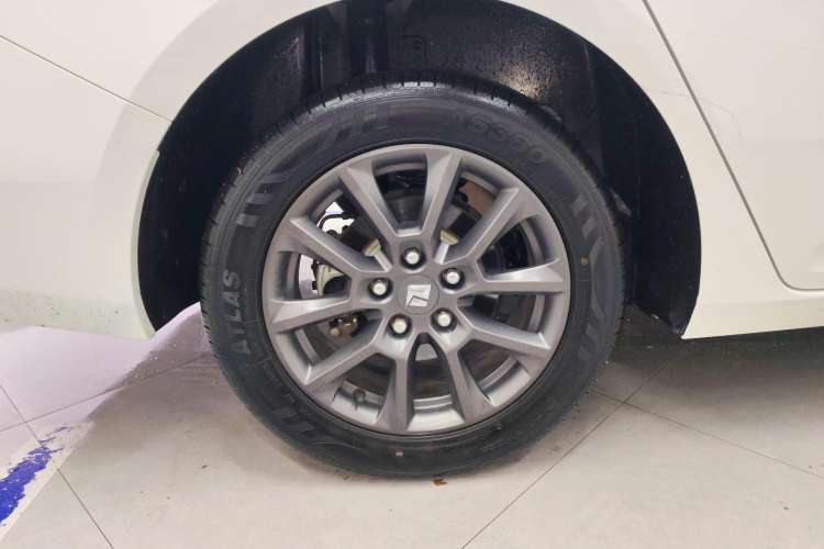 Used Baojun RC-5 2020 1.5L Manual Zhiyao Elite Edition Left Front Wheel Hub