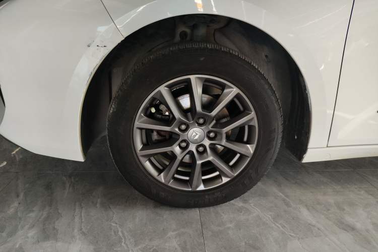 Used Baojun RC-5 2020 1.5L Manual Zhiyao Elite Edition Left Front Wheel Hub