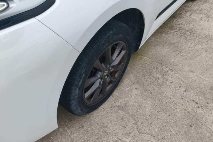Used Baojun RC-5 2020 1.5L Manual Zhiyao Elite Edition Left Front Wheel Hub