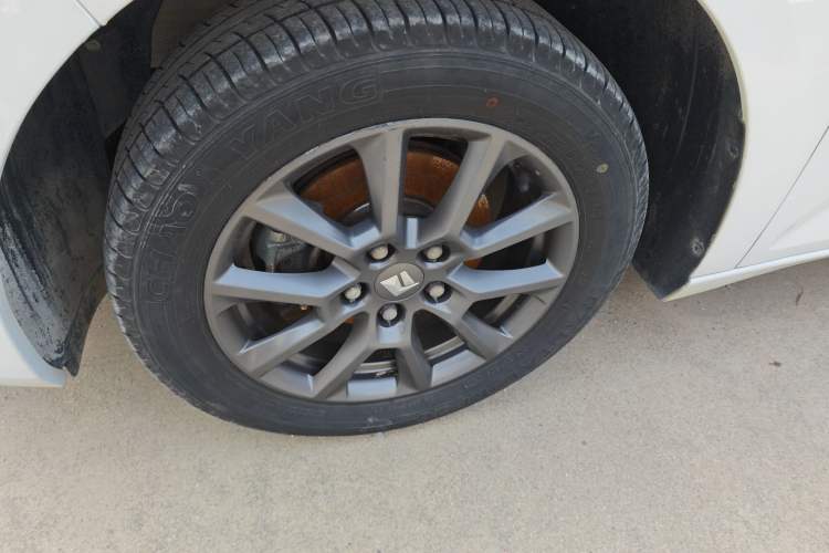 Used Baojun RC-5 2020 1.5L Manual Smart Luxury Edition Left Front Wheel Hub