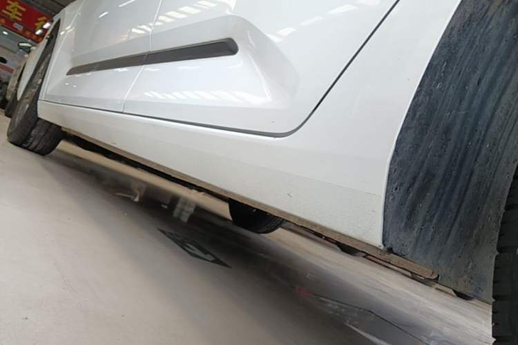 Used Baojun RC-5 2020 1.5L CVT Smart Elite Edition Left Side Sill
