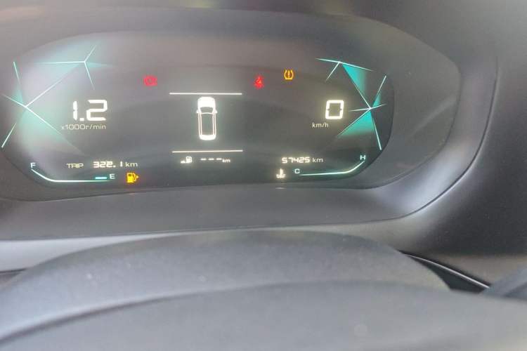 Used Baojun RC-5 2020 1.5L Manual Zhiyao Elite Edition Odometer Close Up