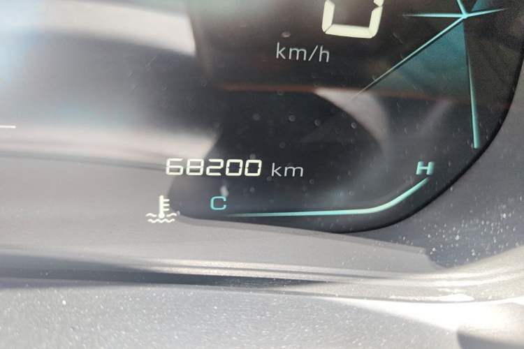 Used Baojun RC-5 2020 RC-5W 1.5L Manual Zhizhao Elite Edition Odometer Close Up