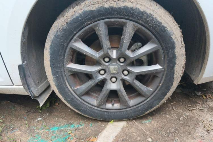 Used Baojun RC-5 2020 1.5L CVT Smart Elite Edition Right Front Wheel Hub