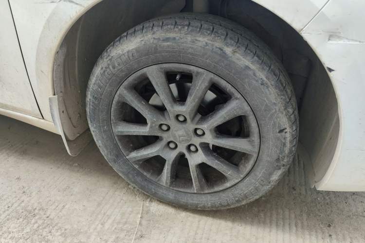 Used Baojun RC-5 2020 1.5L Manual Smart Luxury Edition Right Front Wheel Hub