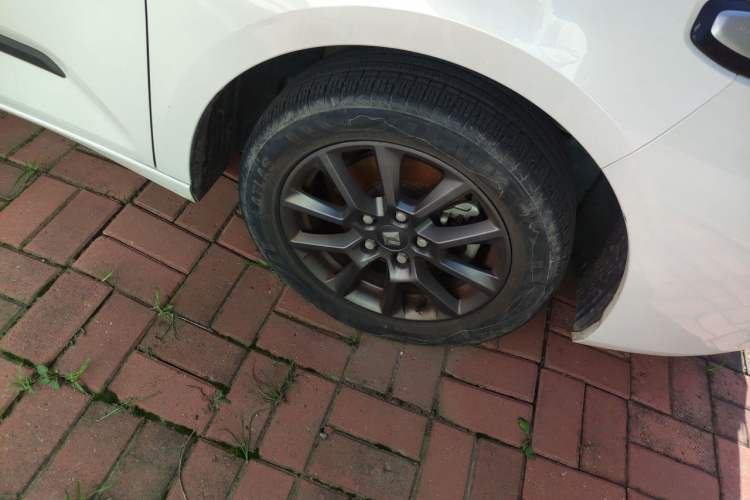 Used Baojun RC-5 2020 1.5L Manual Zhiyao Elite Edition Right Front Wheel Hub