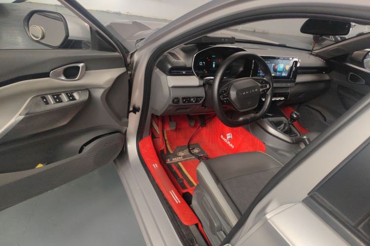 Used Baojun RC-5 2020 1.5T Manual Smart Luxury Edition Interior 3