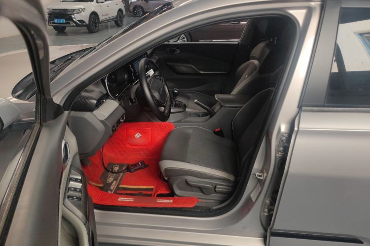 Used Baojun RC-5 2020 1.5T Manual Smart Luxury Edition Interior 4