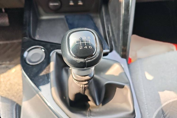 Used Baojun RC-6 2019 1.5T Manual Elite Version with 24-Hour Online Service Gear Lever