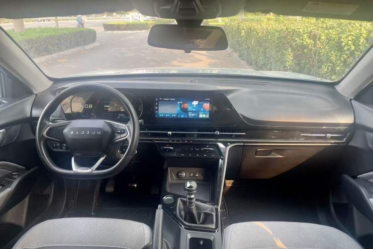 Used Baojun RC-6 2019 1.5T Manual Elite Version with 24-Hour Online Service Interior 1