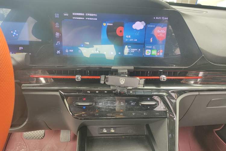 Used Baojun RC-6 2019 1.5T CVT 24-Hour Online Prestige Edition Audio And AC Panel
