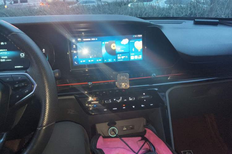 Used Baojun RC-6 2019 1.5T Manual 24-Hour Online Luxury Version Audio And AC Panel