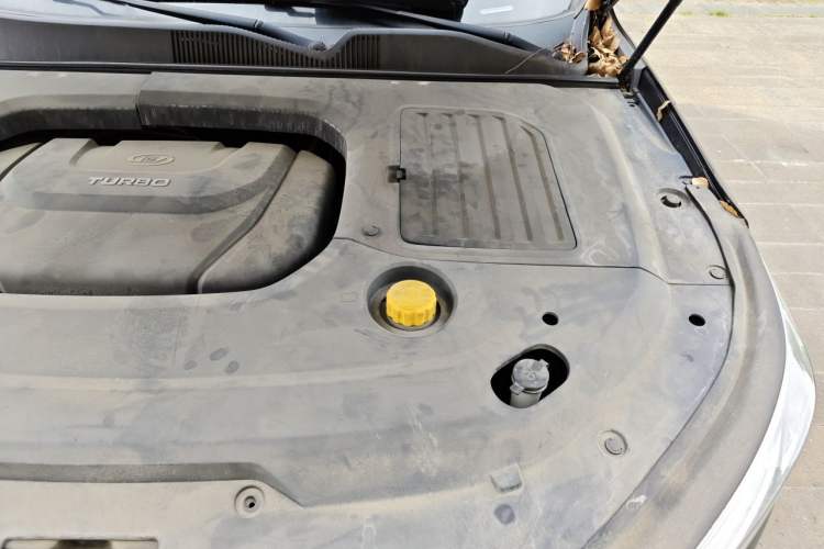 Used Baojun RC-6 2019 1.5T CVT 24-Hour Online Luxury Edition Engine Bay Left