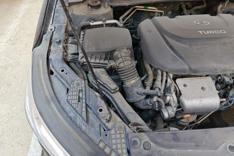 Used Baojun RC-6 2019 1.5T Manual Elite Version with 24-Hour Online Service Engine Bay Right
