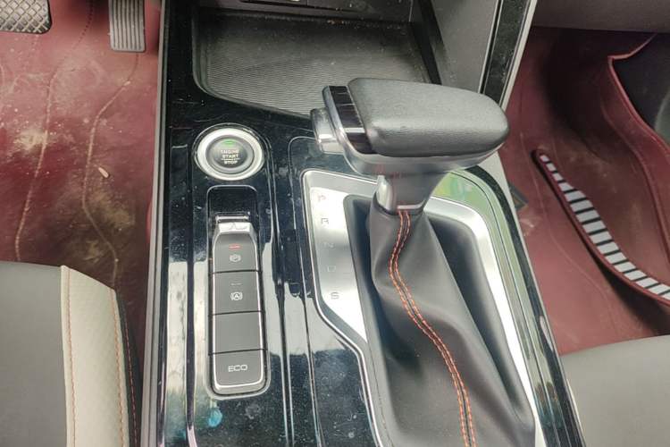 Used Baojun RC-6 2019 1.5T CVT 24-Hour Online Prestige Edition Gear Lever