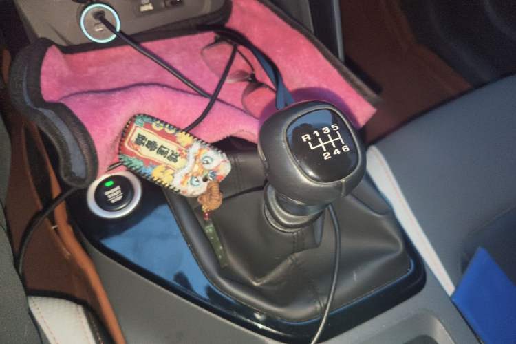Used Baojun RC-6 2019 1.5T Manual 24-Hour Online Luxury Version Gear Lever