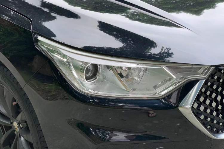Used Baojun RC-6 2019 1.5T CVT Elite Version with 24-Hour Online Service Right Front Headlight