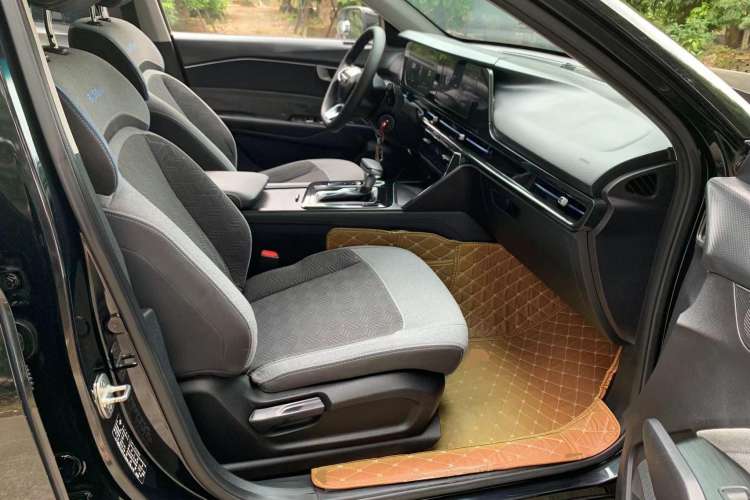 Used Baojun RC-6 2019 1.5T CVT Elite Version with 24-Hour Online Service Right Front Seat