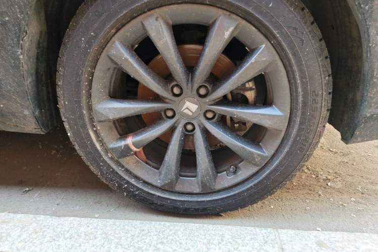 Used Baojun RC-6 2019 1.5T Manual Elite Version with 24-Hour Online Service Right Front Wheel Hub