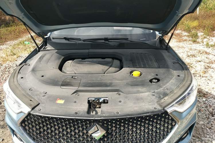 Used Baojun RC-6 2019 1.5T CVT 24-Hour Online Flagship Edition Engine Bay