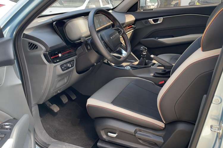 Used Baojun RC-6 2019 1.5T Manual 24-Hour Online Luxury Version Interior 1