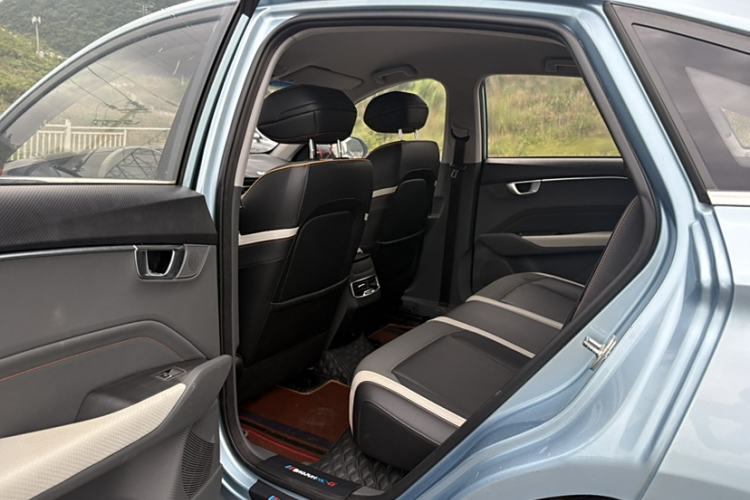 Used Baojun RC-6 2019 1.5T CVT 24-Hour Online Luxury Edition Interior 3