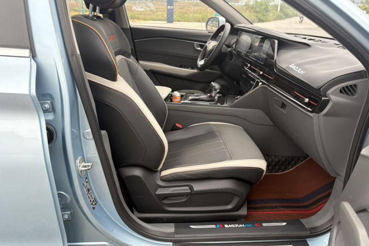 Used Baojun RC-6 2019 1.5T CVT 24-Hour Online Luxury Edition Interior 6