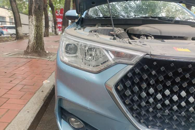 Used Baojun RC-6 2019 1.5T CVT Elite Version with 24-Hour Online Service Right Front Headlight