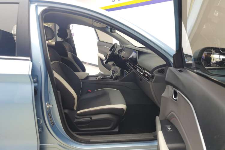 Used Baojun RC-6 2019 1.5T CVT 24-Hour Online Prestige Edition Right Front Seat
