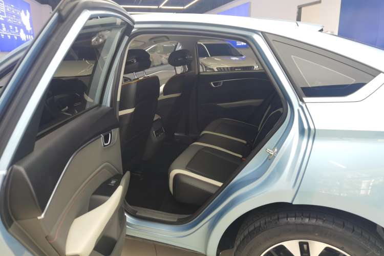 Used Baojun RC-6 2019 1.5T CVT 24-Hour Online Prestige Edition Right Rear Seat