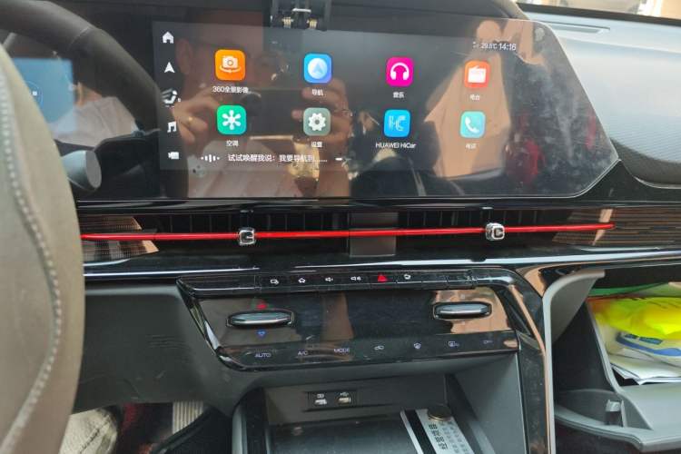 Used Baojun RC-6 2019 1.5T CVT 24-Hour Online Prestige Edition Audio And AC Panel