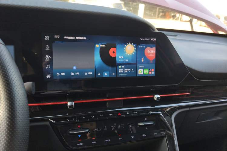 Used Baojun RC-6 2019 1.5T CVT 24-Hour Online Prestige Edition Audio And AC Panel