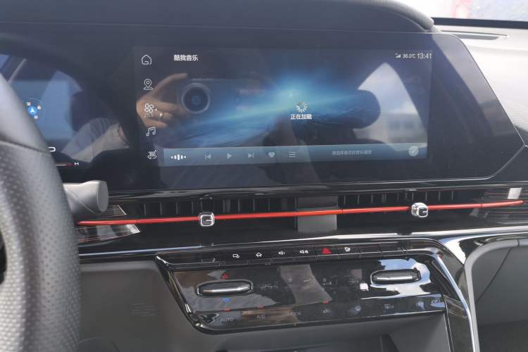 Used Baojun RC-6 2019 1.5T CVT 24-Hour Online Prestige Edition Audio And AC Panel