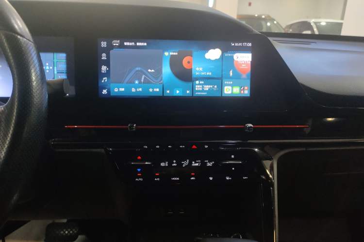 Used Baojun RC-6 2019 1.5T CVT 24-Hour Online Prestige Edition Audio And AC Panel