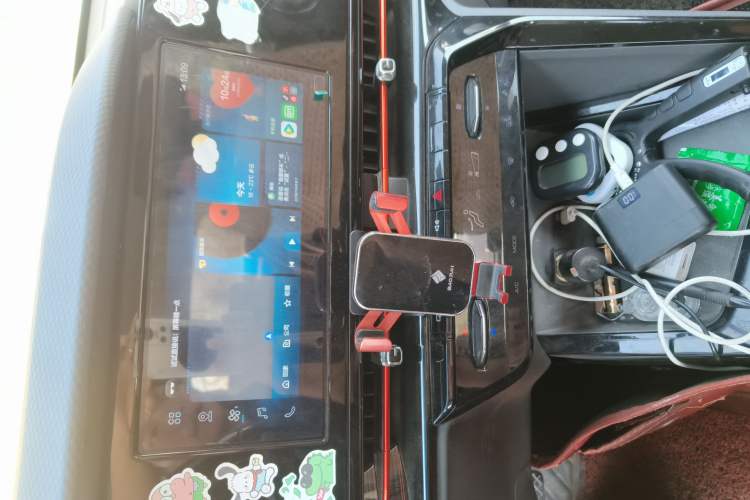 Used Baojun RC-6 2019 1.5T Manual 24-Hour Online Luxury Version Audio And AC Panel