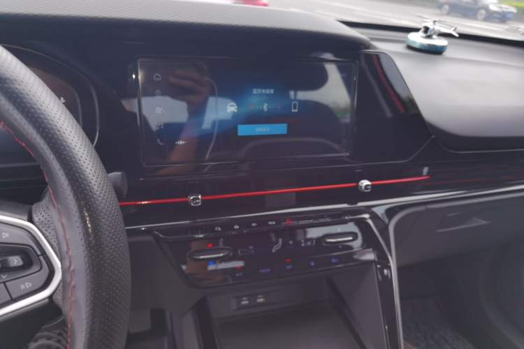Used Baojun RC-6 2019 1.5T CVT 24-Hour Online Luxury Edition Audio And AC Panel