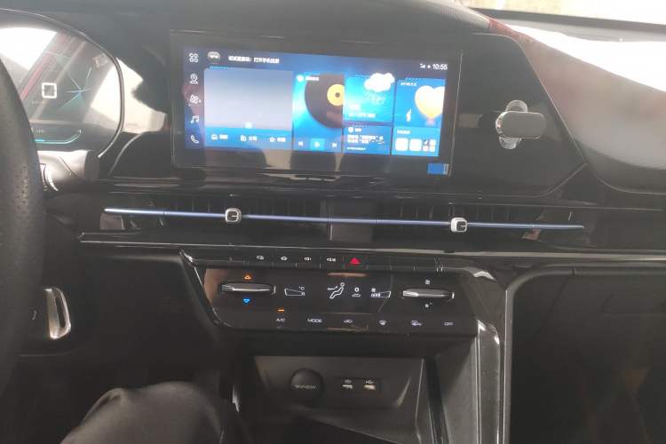 Used Baojun RC-6 2019 1.5T Manual Elite Version with 24-Hour Online Service Audio And AC Panel