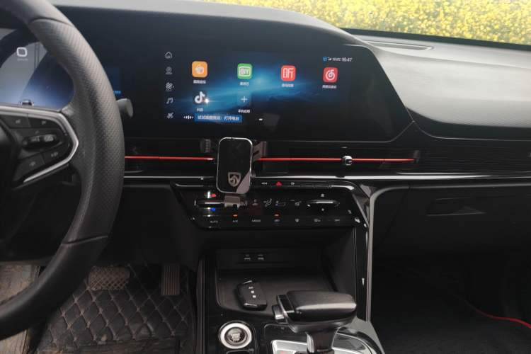 Used Baojun RC-6 2019 1.5T CVT Elite Version with 24-Hour Online Service Audio And AC Panel