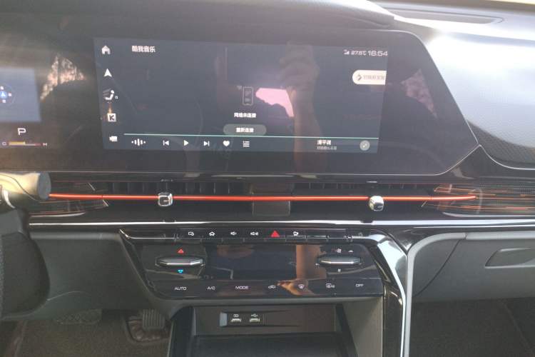 Used Baojun RC-6 2019 1.5T CVT 24-Hour Online Prestige Edition Audio And AC Panel