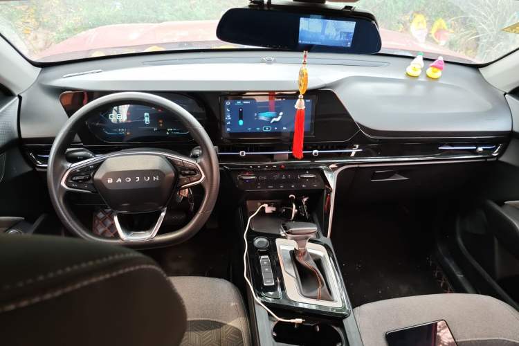 Used Baojun RC-6 2019 1.5T CVT Elite Version with 24-Hour Online Service Center Console
