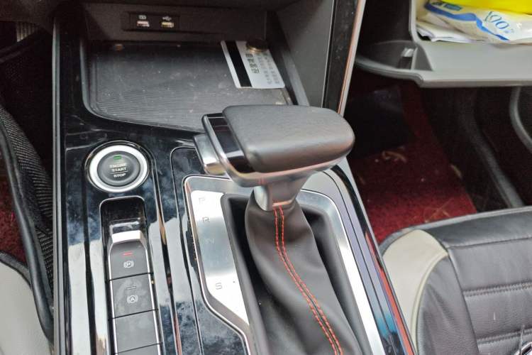 Used Baojun RC-6 2019 1.5T CVT 24-Hour Online Prestige Edition Gear Lever