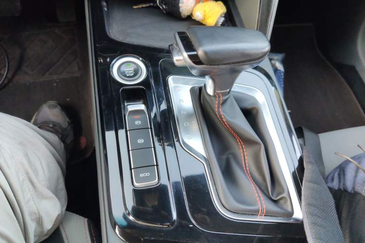 Used Baojun RC-6 2019 1.5T CVT 24-Hour Online Prestige Edition Gear Lever