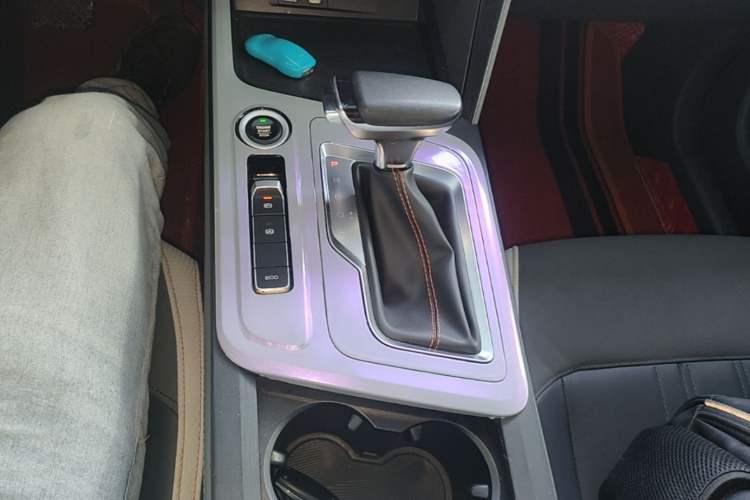Used Baojun RC-6 2019 1.5T CVT 24-Hour Online Luxury Edition Gear Lever