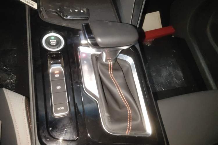 Used Baojun RC-6 2019 1.5T CVT 24-Hour Online Luxury Edition Gear Lever