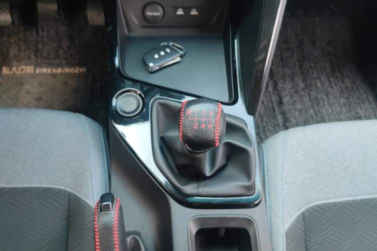 Used Baojun RC-6 2019 1.5T Manual Elite Version with 24-Hour Online Service Gear Lever