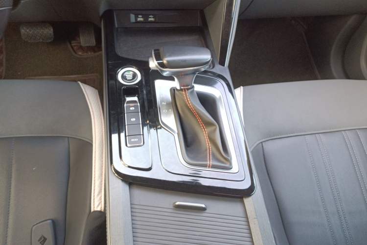 Used Baojun RC-6 2019 1.5T CVT 24-Hour Online Prestige Edition Gear Lever