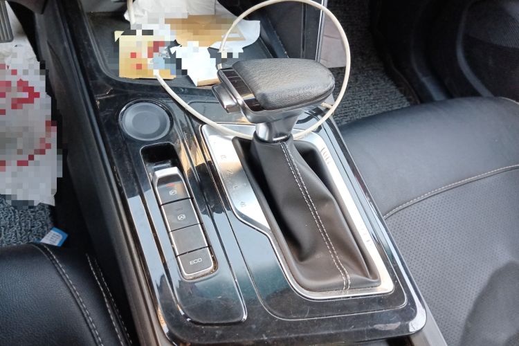 Used Baojun RC-6 2019 1.5T CVT Elite Version with 24-Hour Online Service Gear Lever