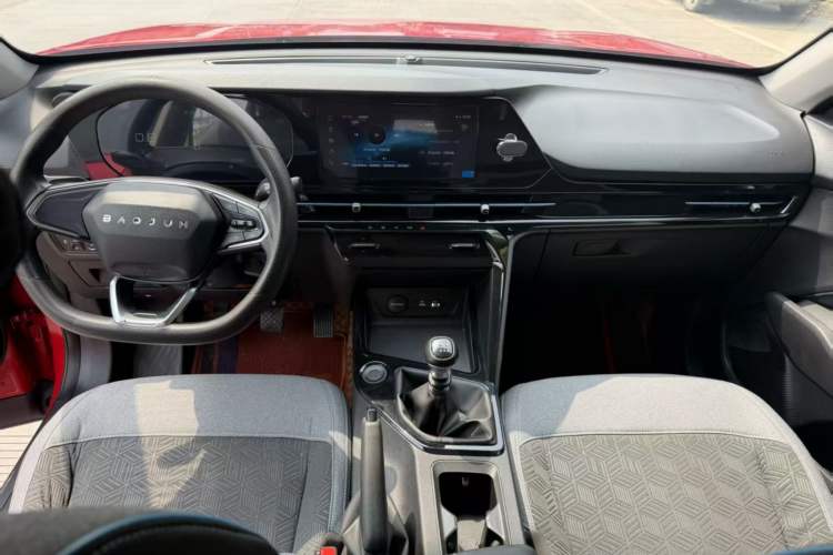 Used Baojun RC-6 2019 1.5T Manual Elite Version with 24-Hour Online Service Interior 1