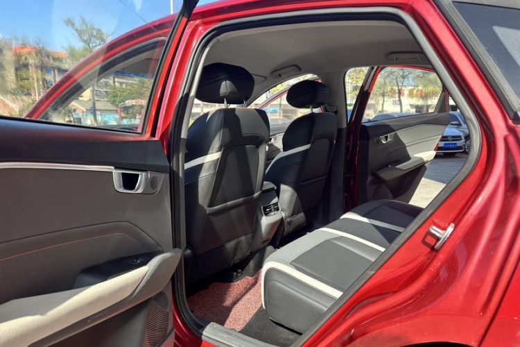 Used Baojun RC-6 2019 1.5T CVT 24-Hour Online Luxury Edition Interior 10